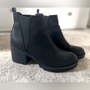 Dirty Laundry Lisbon Black Booties size 9